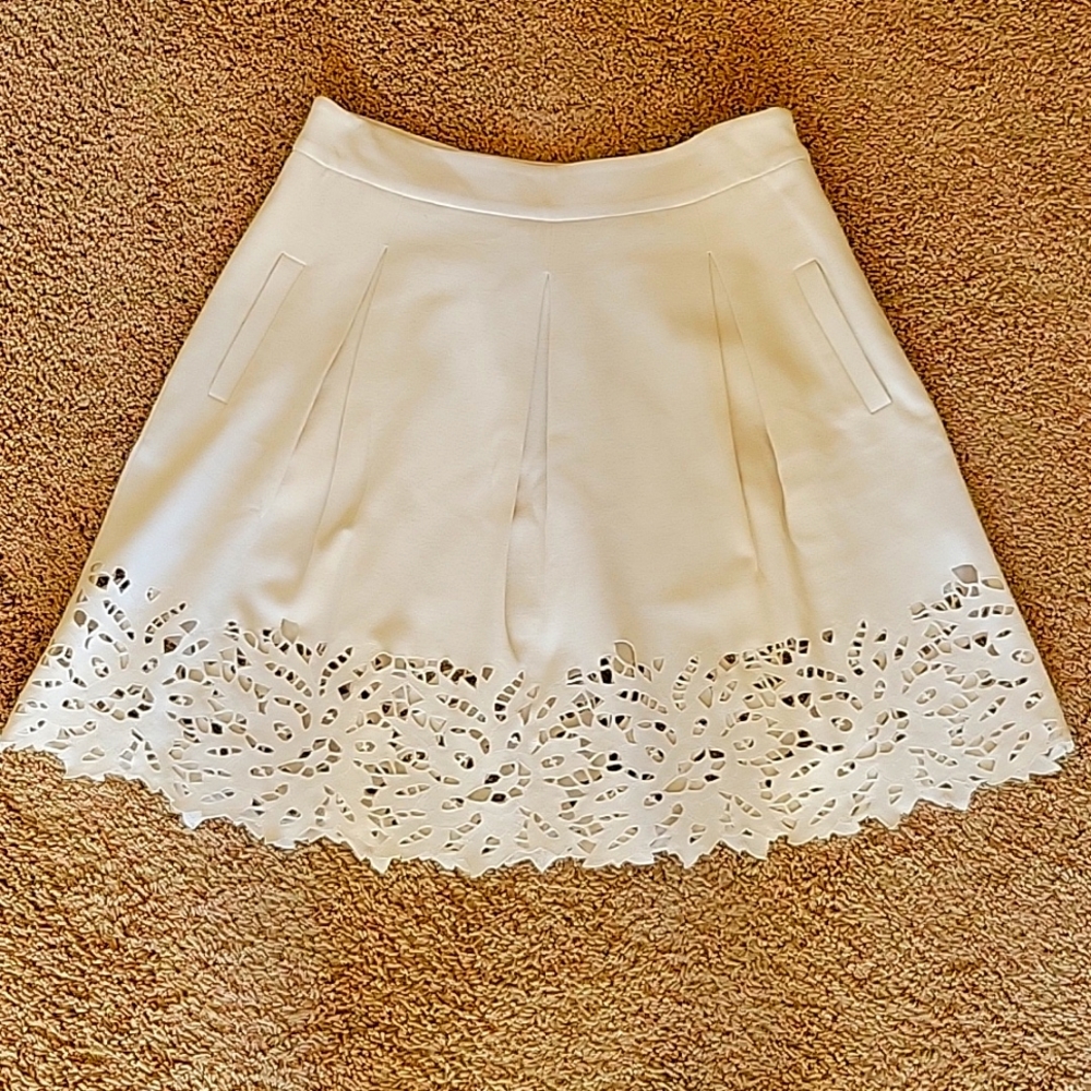 BCBG MAXAZRIA SIZE 4 SKIRT